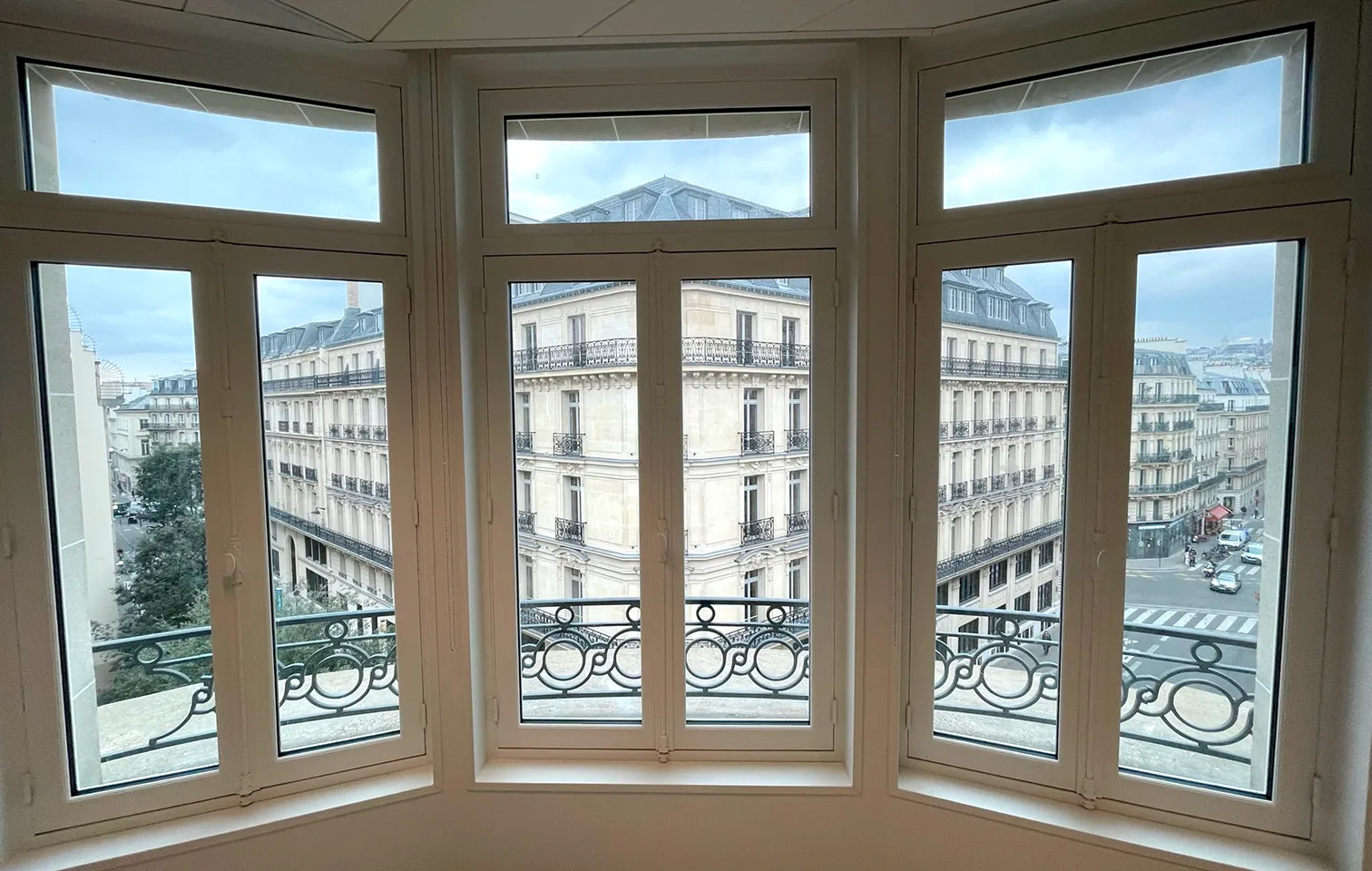 Fenêtres avec vue sur rue